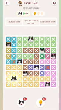 Meowdoku Level 123 step 9 screenshot showing the cat placement at B8 with 9 of 9 cats visible on the board.